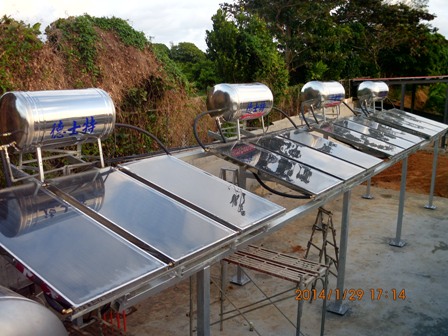 德士特太陽能熱水器是位於屏東潮州鎮的吉龍工程行所經銷的主要產品之一,另有熱泵熱水器、熱爐、RO逆滲透熱水器、電解水機等等產品。